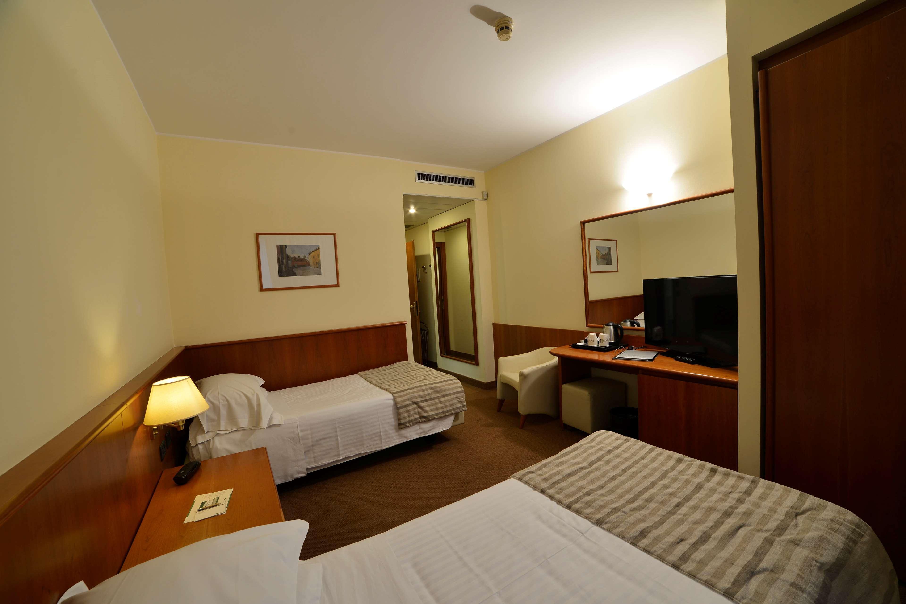 เบสต์ เวสเทิร์น พลัส พาร์ค โฮเต็ล ปอร์เดโนเน Hotel เปียเชนซา ภายนอก รูปภาพ