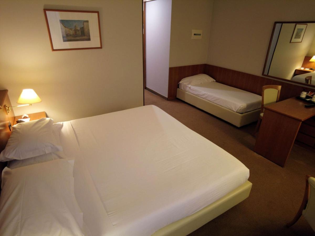 เบสต์ เวสเทิร์น พลัส พาร์ค โฮเต็ล ปอร์เดโนเน Hotel เปียเชนซา ภายนอก รูปภาพ