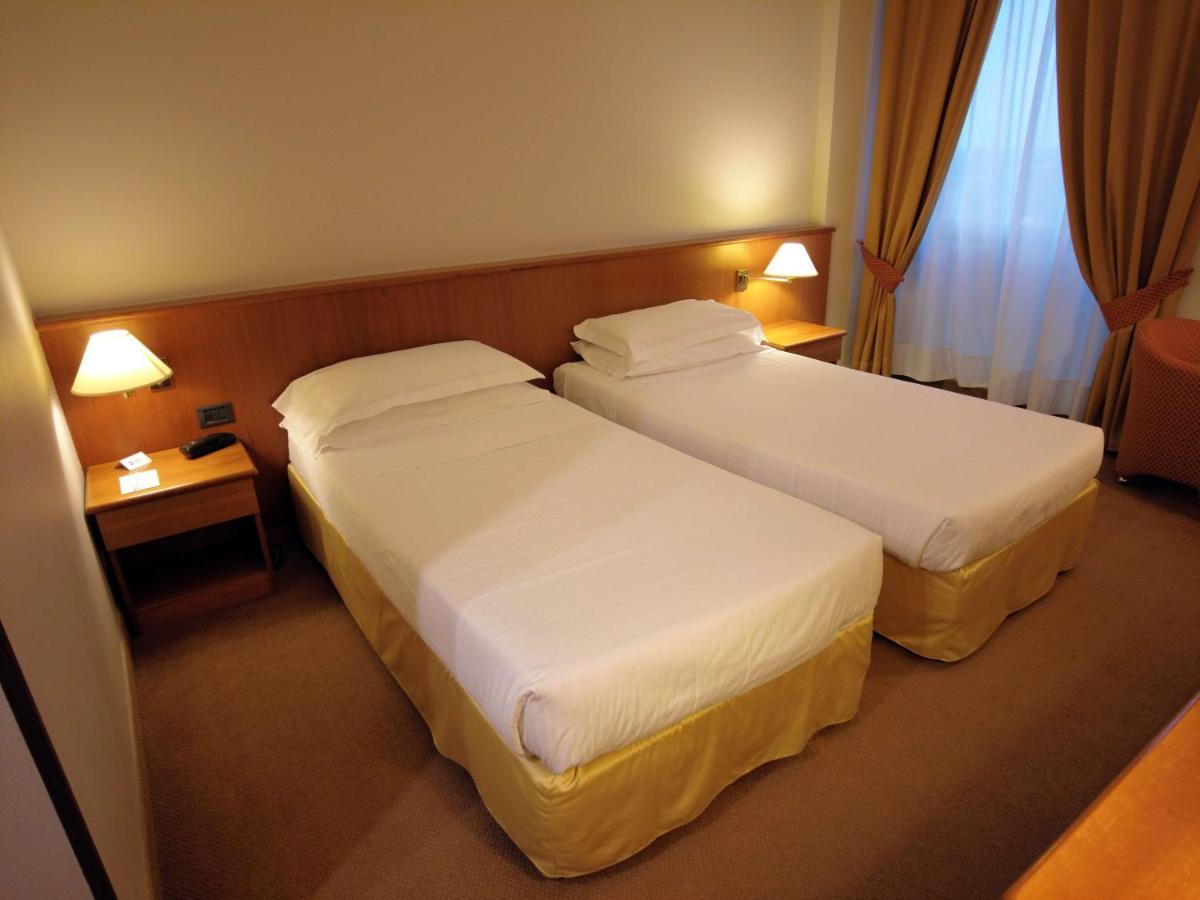 เบสต์ เวสเทิร์น พลัส พาร์ค โฮเต็ล ปอร์เดโนเน Hotel เปียเชนซา ภายนอก รูปภาพ