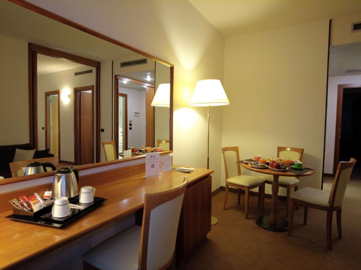 เบสต์ เวสเทิร์น พลัส พาร์ค โฮเต็ล ปอร์เดโนเน Hotel เปียเชนซา ภายนอก รูปภาพ