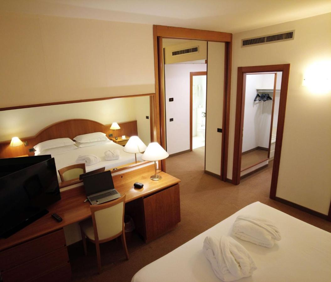 เบสต์ เวสเทิร์น พลัส พาร์ค โฮเต็ล ปอร์เดโนเน Hotel เปียเชนซา ภายนอก รูปภาพ