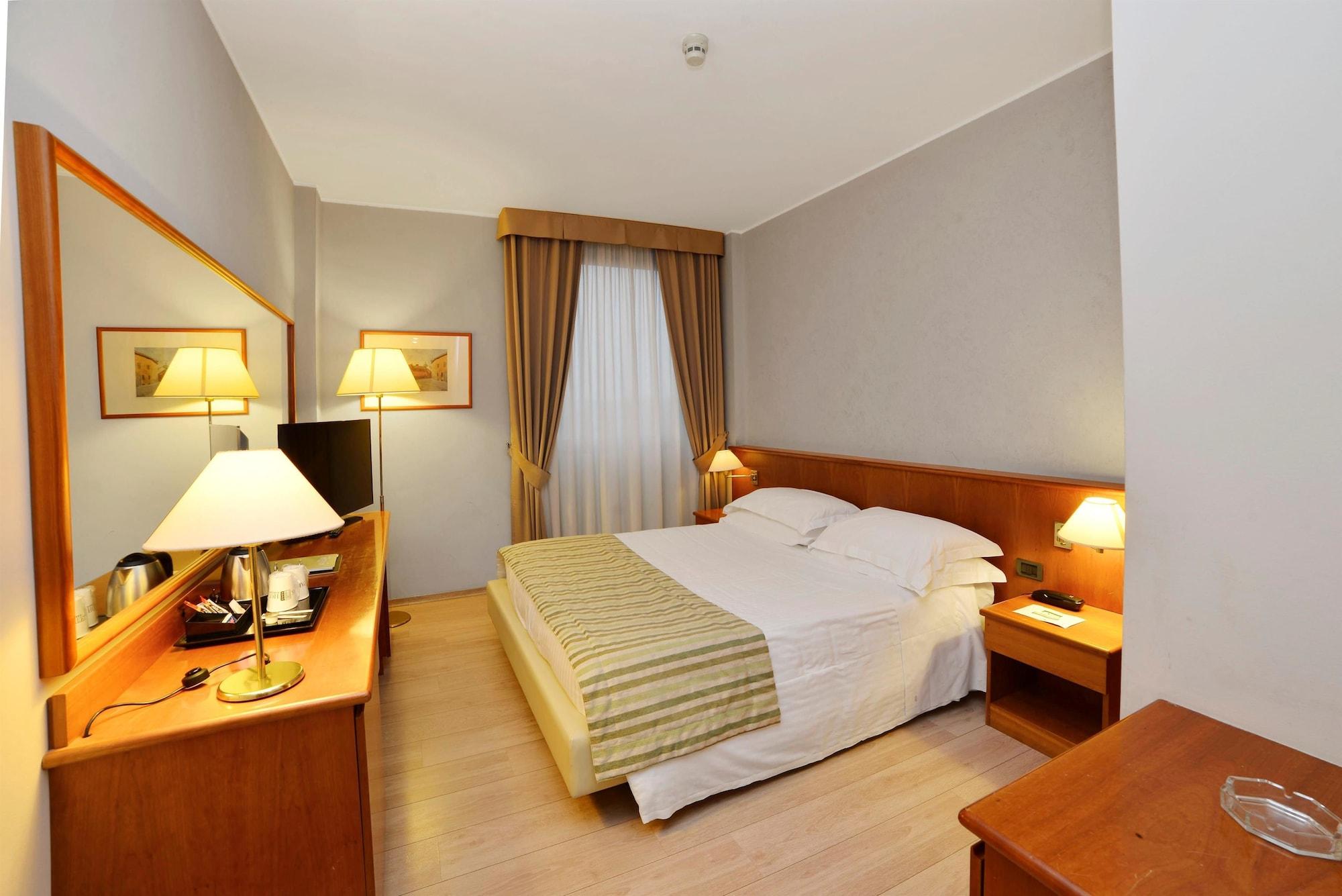 เบสต์ เวสเทิร์น พลัส พาร์ค โฮเต็ล ปอร์เดโนเน Hotel เปียเชนซา ภายนอก รูปภาพ