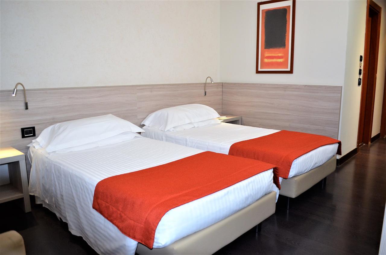 เบสต์ เวสเทิร์น พลัส พาร์ค โฮเต็ล ปอร์เดโนเน Hotel เปียเชนซา ภายนอก รูปภาพ